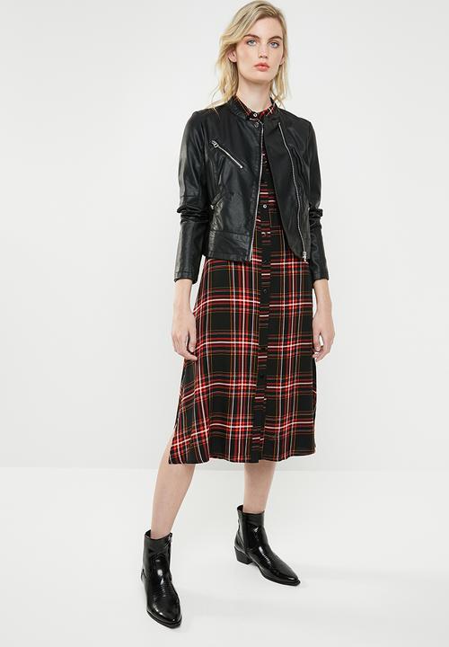Vero Moda - Nora short leather look jacket - black