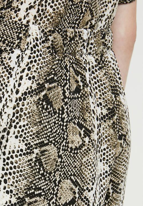 Superbalist - Soft snake print shorts - multi