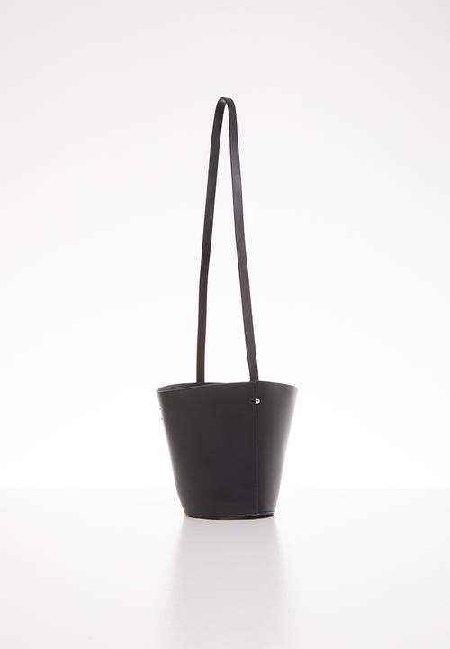 Superbalist - Isa drawstring bucket bag - black