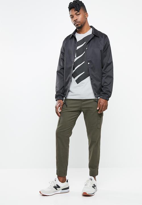 New Balance  - Contender graphic tee - grey
