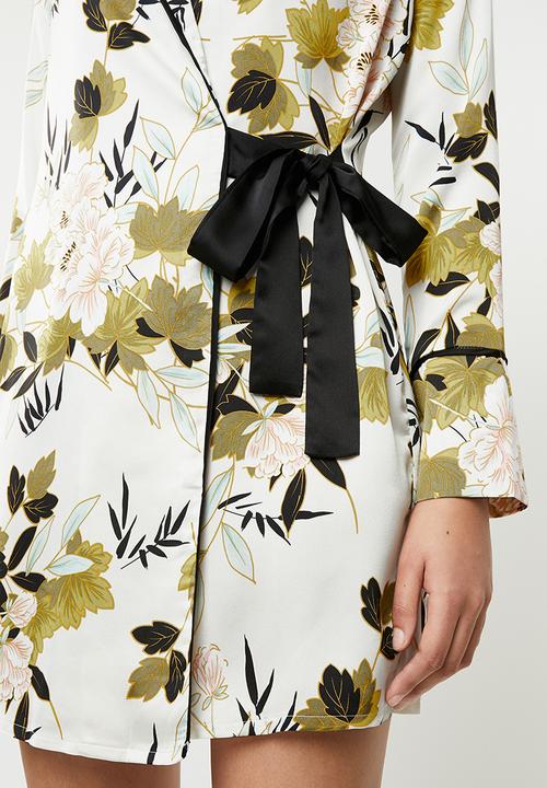 Missguided - Satin floral pyjama dress - cream & black