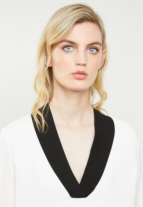 MANGO - Contrast V-neck top -  white