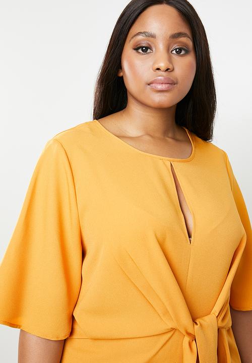 Missguided - Curve tie front knot midi dress - yellow