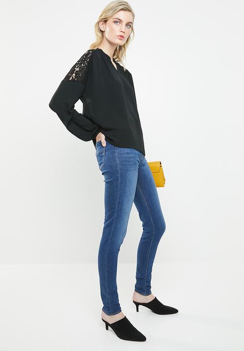 Vero Moda - Paula blouse with lace shoulder - black