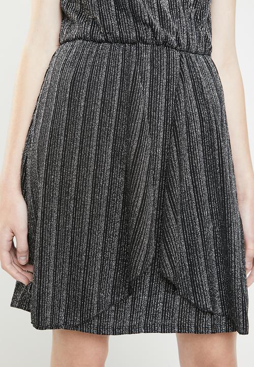 Vero Moda - Wiona sleeveless v front dress - black & silver 
