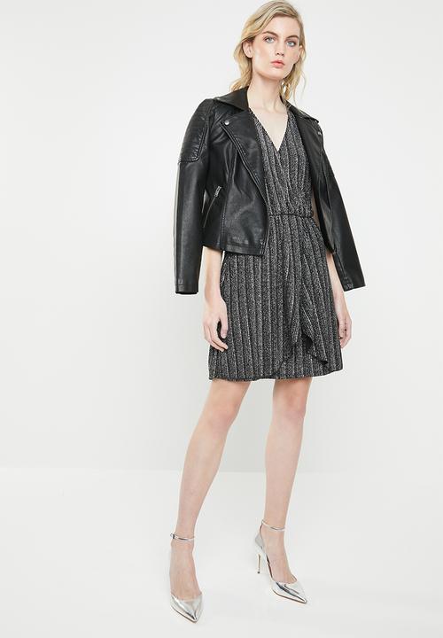 Vero Moda - Wiona sleeveless v front dress - black & silver 