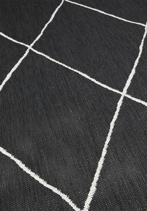 Hertex Haus - Criss cross outdoor rug - black