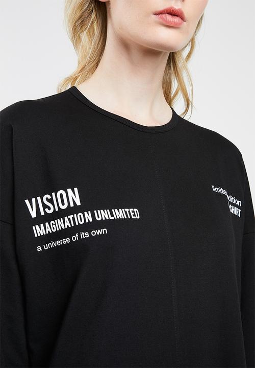 Superbalist - Longline placement text tee - black