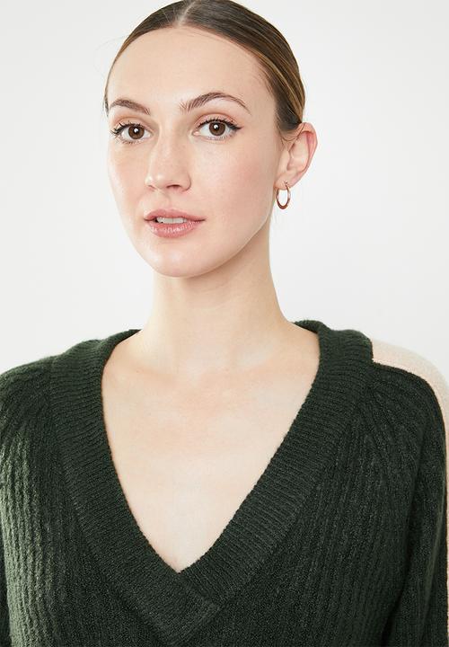 Jacqueline de Yong - Delta 7/8 V-neck pullover knit - green