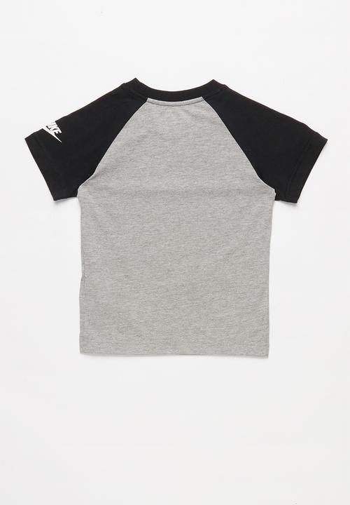Nike - Nkb nsw jdi short sleeve raglan tee - grey & black