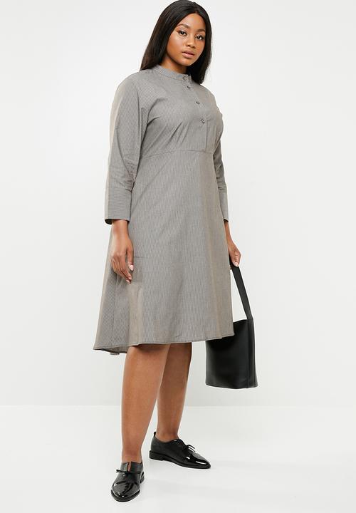 AMANDA LAIRD CHERRY - Babalwa shirtdress - taupe & White 