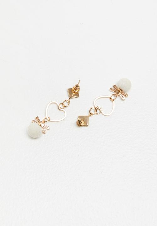 STYLE REPUBLIC - Pom pom heart earrings - gold & white