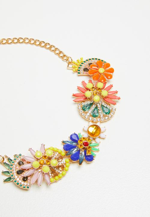 STYLE REPUBLIC - Necklace with multiple design pendants - multi