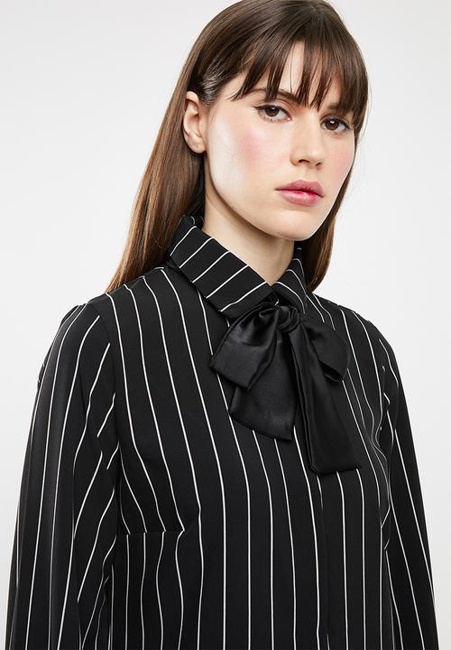 STYLE REPUBLIC - Contrast detail shirt - black