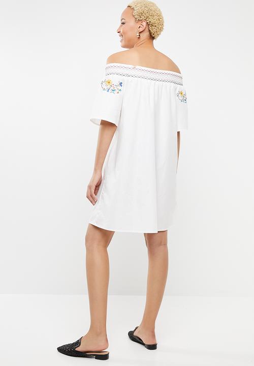 STYLE REPUBLIC - Boho embroidered bardot dress - white