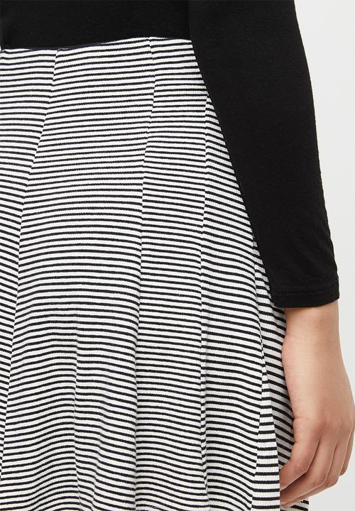 c(inch) - Fit and flare mini skirt - white & black