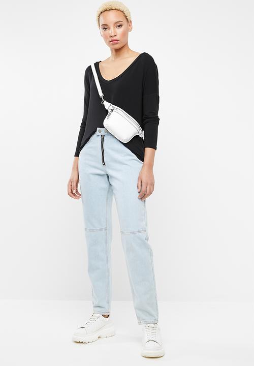 STYLE REPUBLIC - Criss cross back top - black