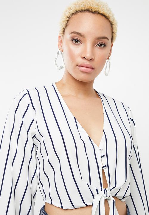 STYLE REPUBLIC - Front button crop top - white & navy