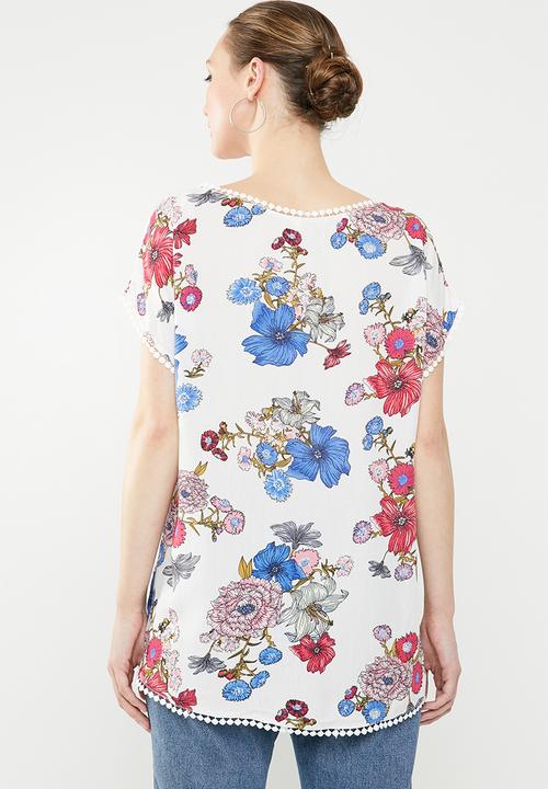 Revenge - Short sleeve floral top with pom pom detail - multi 