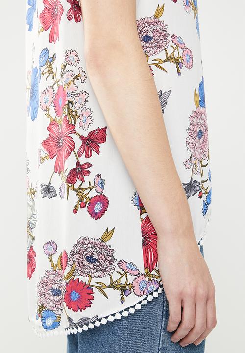 Revenge - Short sleeve floral top with pom pom detail - multi 