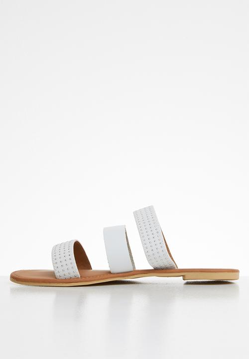 edit - Leather studded sandals - white