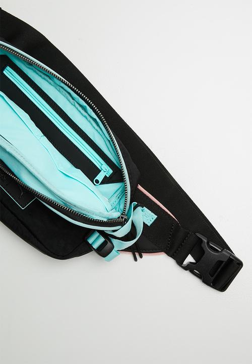 PUMA - Puma x diamond crossbody bag - black & blue