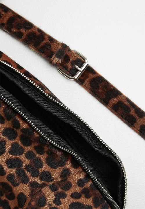 ONLY - Zipper pu bumbag acc - black & brown 