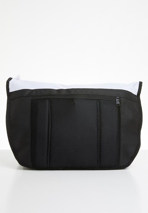Superbalist - Contrast messenger bag - black & white