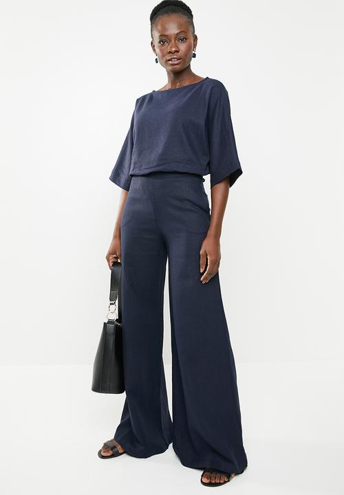 edit - Easy wearing linen blend top - navy