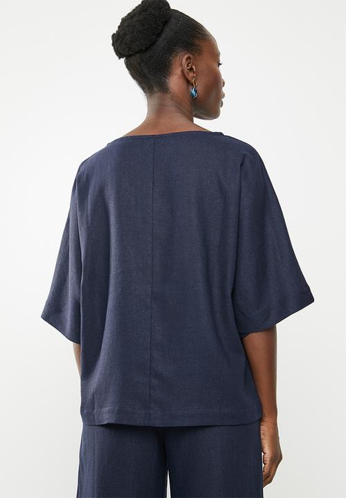 edit - Easy wearing linen blend top - navy