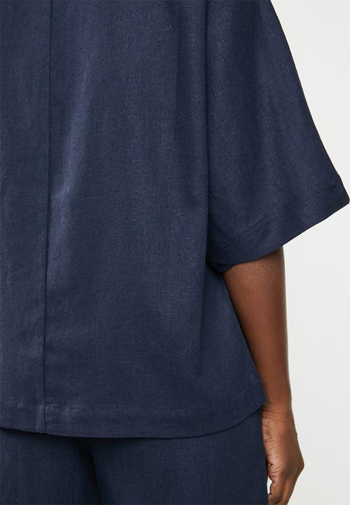 edit - Easy wearing linen blend top - navy