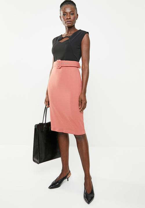 edit - Pencil dress with covered belt - black & pink