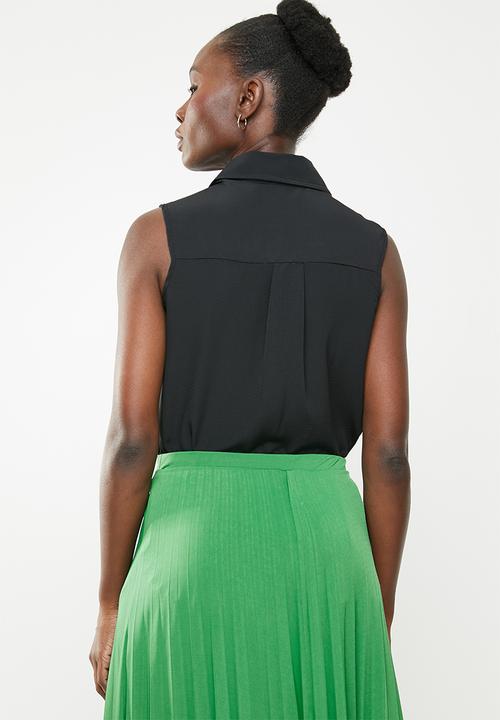 edit - Sleeveless button down blouse - black