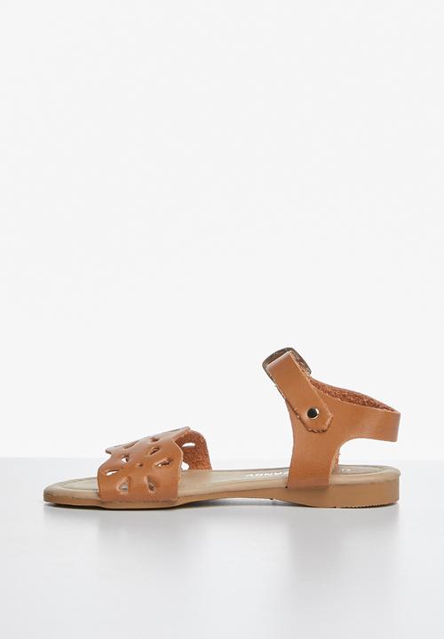 Pop Candy - Buckle detail sandal - tan