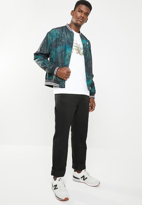 New Balance  - Essentials dark jungle tee - white