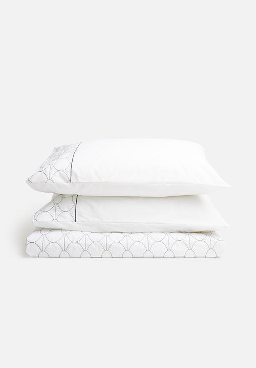 Sheraton Textiles - Cole embroidered duvet cover set - white & grey