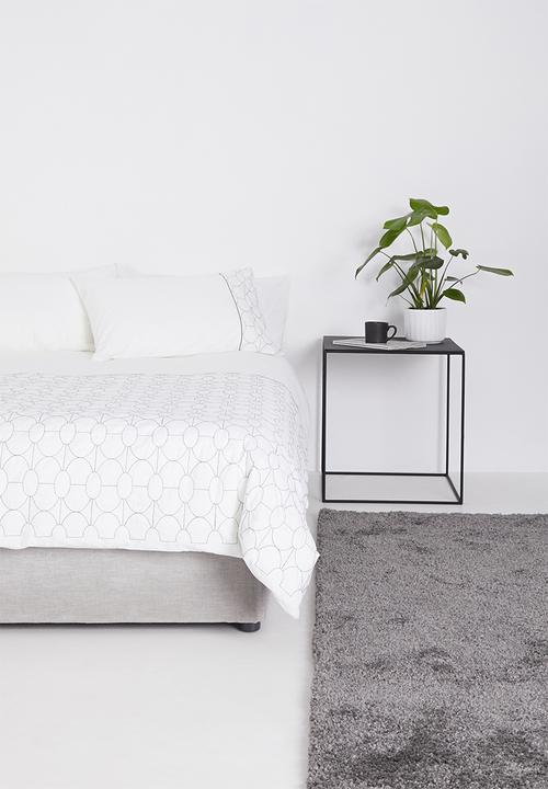 Sheraton Textiles - Cole embroidered duvet cover set - white & grey