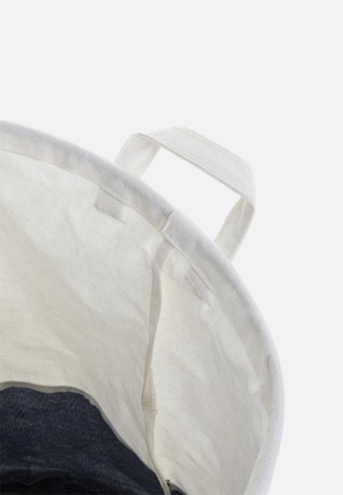 Sixth Floor - Plan to wash laundry basket - navy