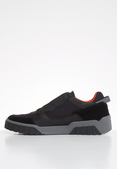 Diesel  - S-le rua on  - black