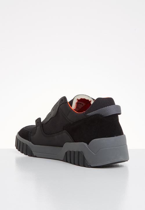 Diesel  - S-le rua on  - black