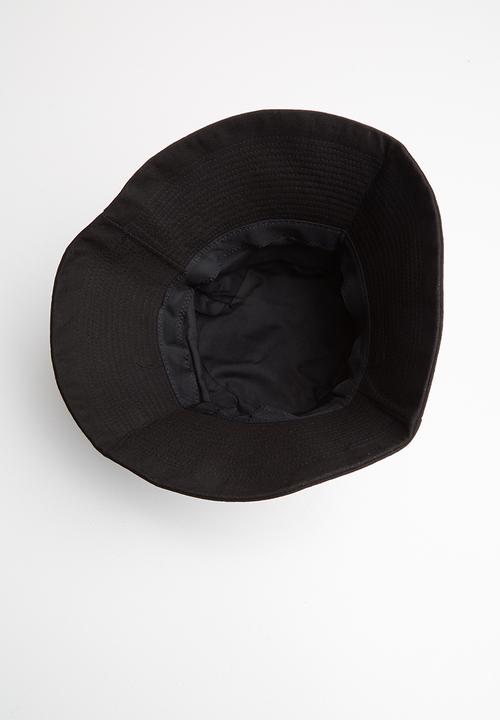 Superbalist - White band bucket hat - black/white