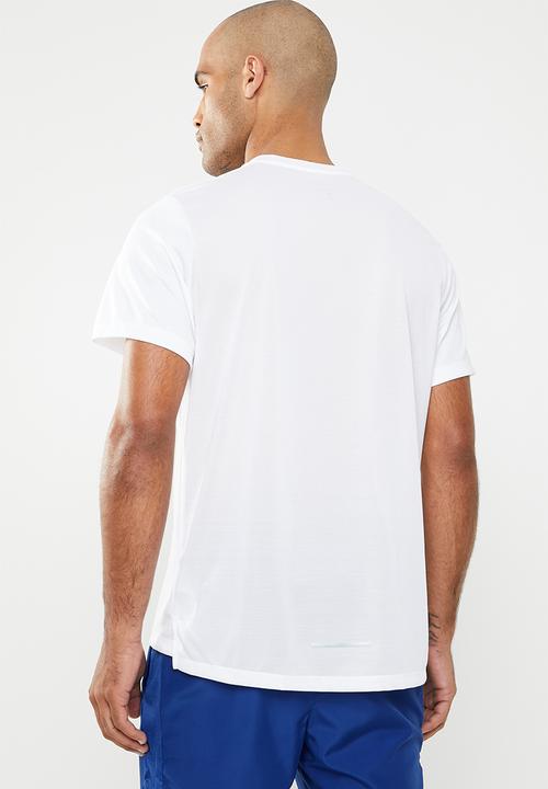 Nike - Nike element 2.0 T-shirt - white
