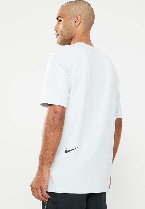 Nike - Nike tech pack short sleeve top - white & blue