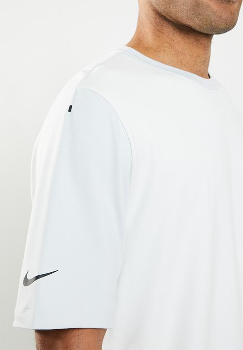 Nike - Nike tech pack short sleeve top - white & blue