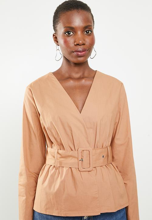 Missguided - Belted plunge blouse - beige