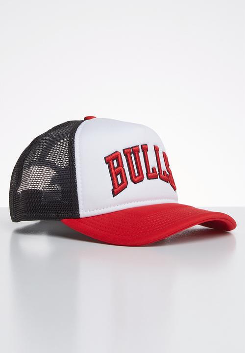 New Era - Trucker team colour block Chicago Bulls - white & red 