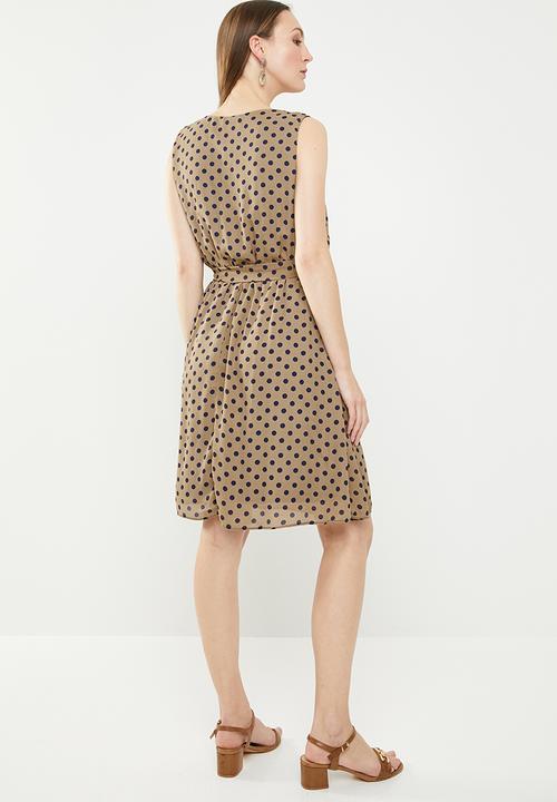edit - Sleeveless dress with pleats - brown & navy 