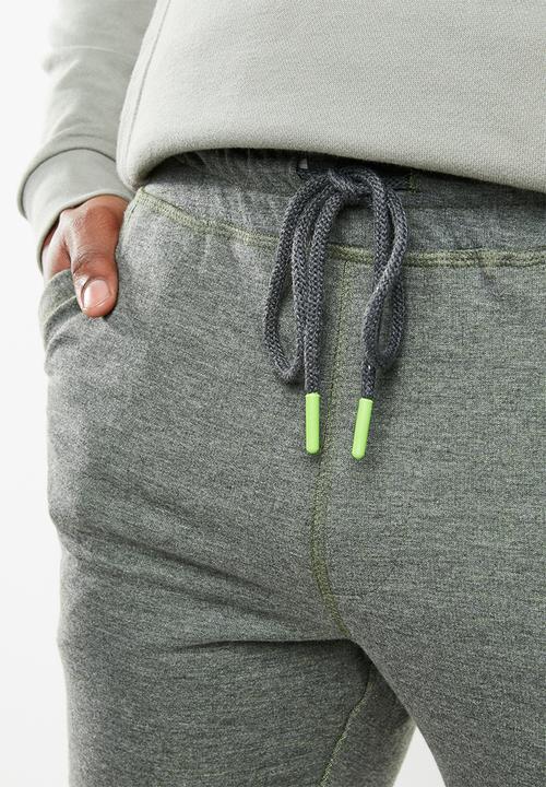 STYLE REPUBLIC - Raw trim short - green