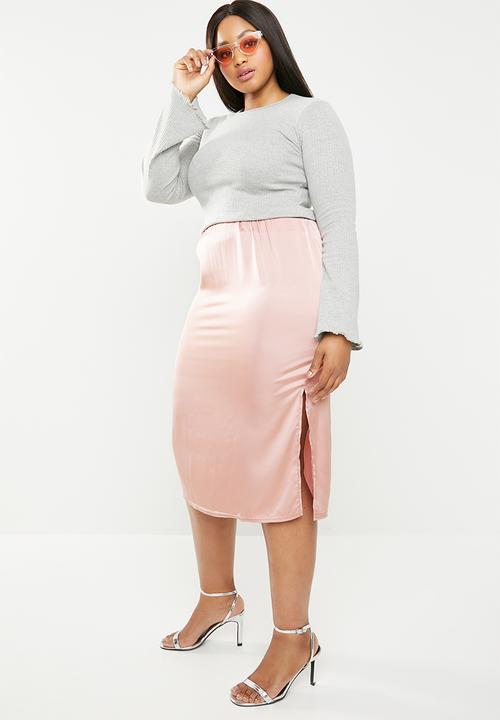 Missguided - Curve stretch satin midi skirt with split - pink