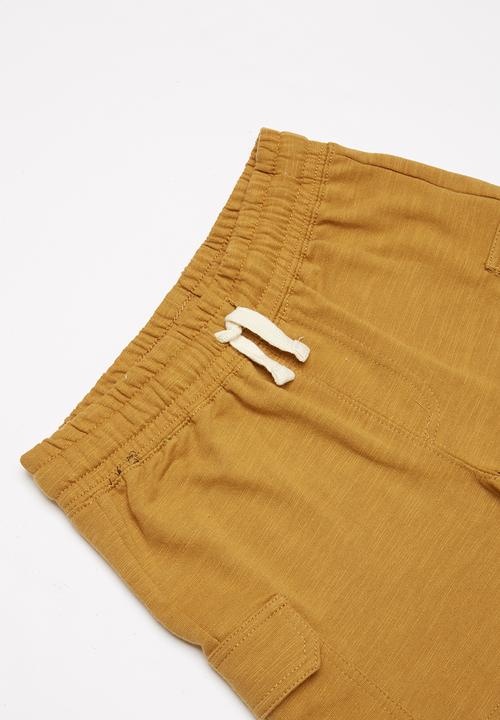 Cotton On - Henry slouch short - yellow